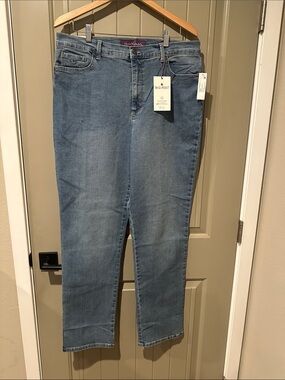 GLORIA VANDERBILT  Slimming Jeans 16